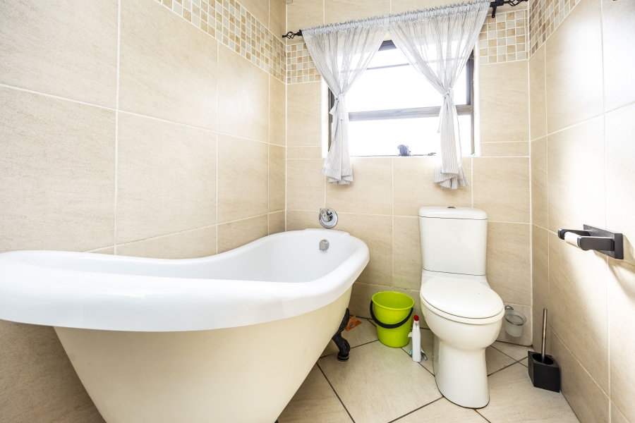 4 Bedroom Property for Sale in Sunnyridge Eastern Cape
